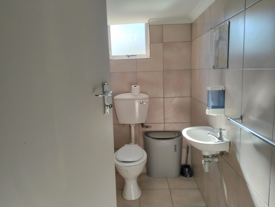 To Let Commercial Property for Rent in Rosenpark Western Cape